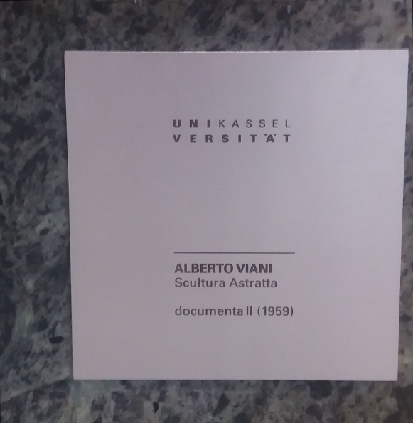 0_4_Plakette am Sockel